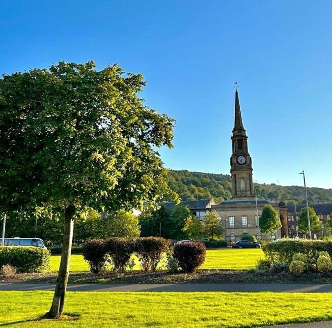 The Lazy Lion - Spacious 2 Bedroom - Town Centre Holiday Home Apartment Port Glasgow Exterior foto