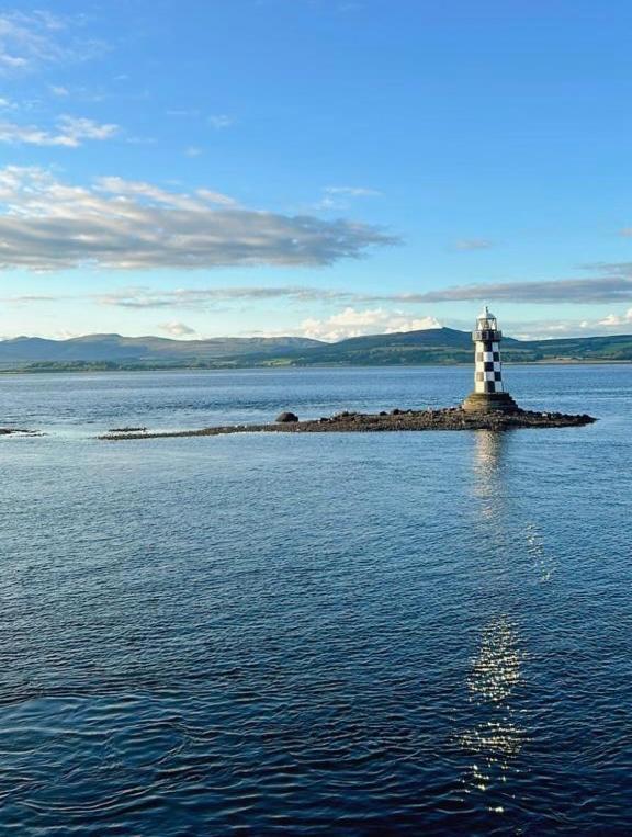 The Lazy Lion - Spacious 2 Bedroom - Town Centre Holiday Home Apartment Port Glasgow Exterior foto