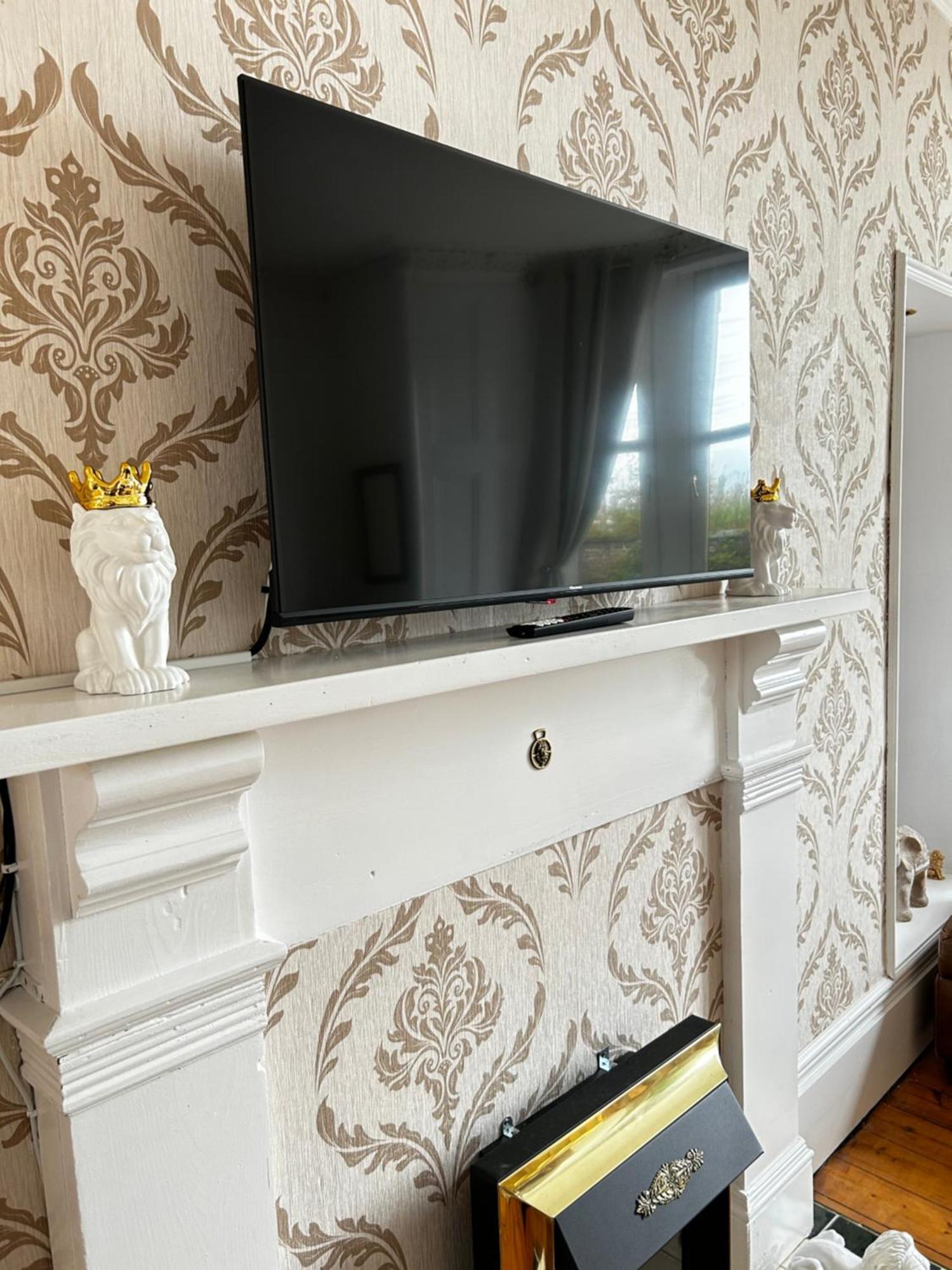 The Lazy Lion - Spacious 2 Bedroom - Town Centre Holiday Home Apartment Port Glasgow Exterior foto