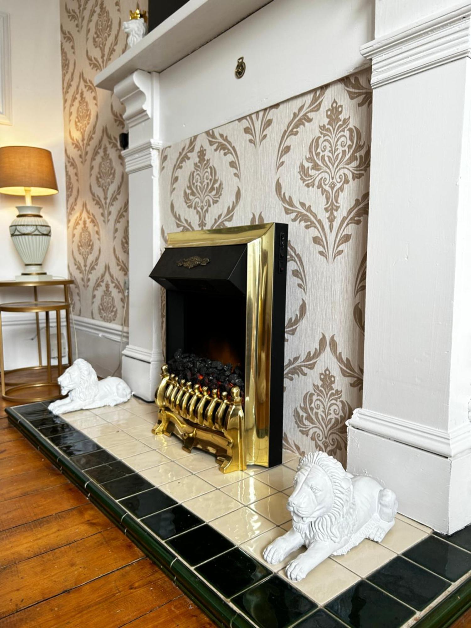 The Lazy Lion - Spacious 2 Bedroom - Town Centre Holiday Home Apartment Port Glasgow Exterior foto