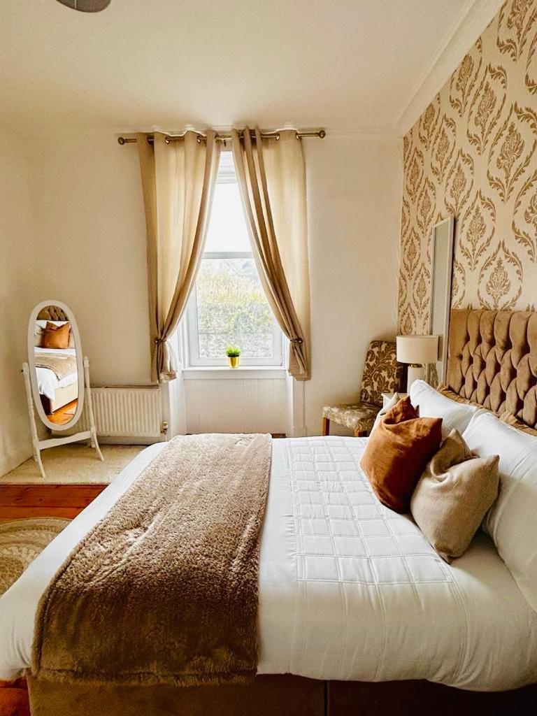The Lazy Lion - Spacious 2 Bedroom - Town Centre Holiday Home Apartment Port Glasgow Exterior foto